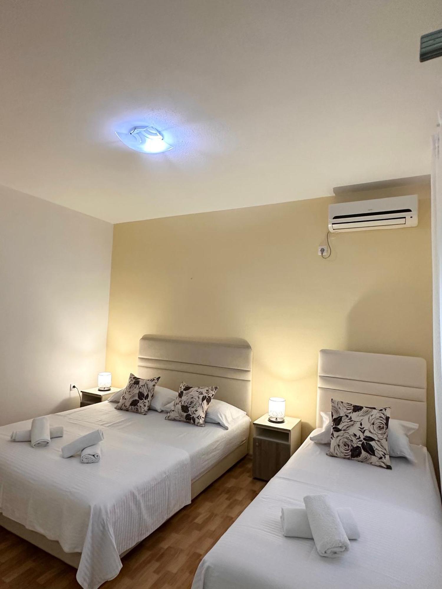 Apartmens Xhenis Lux Ulcinj Buitenkant foto